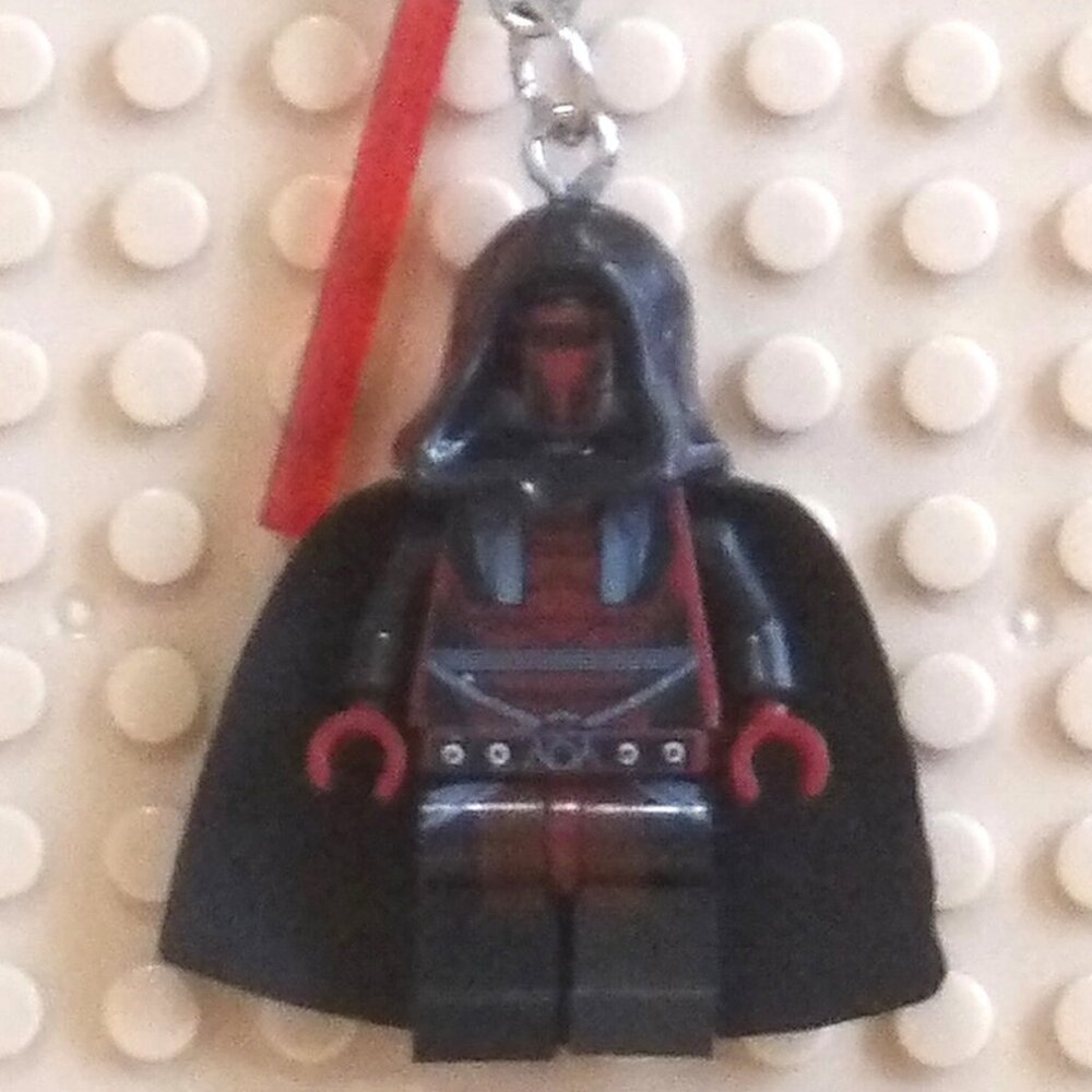 Minifigure Keychain - Star Wars Custom Darth Revan Lightsaber Charm Stand SWTOR - Picture 3 of 6